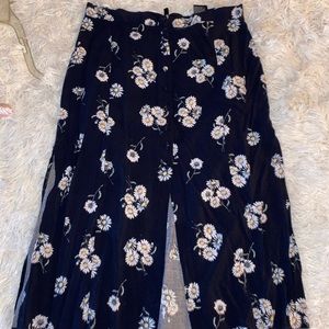 Midi length flowery skirt